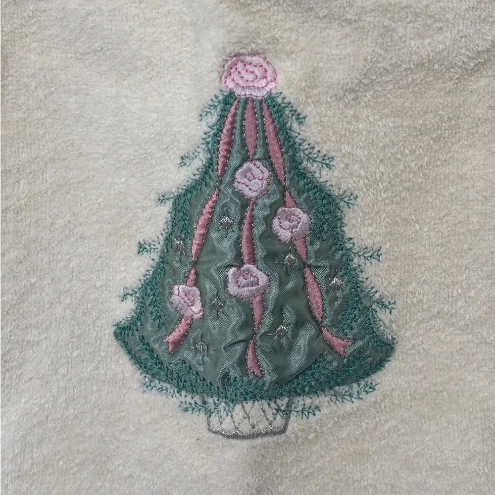 Vintage Cecil‎ Saydah Embroidered Christmas Tree Bath Towel Cream Holiday